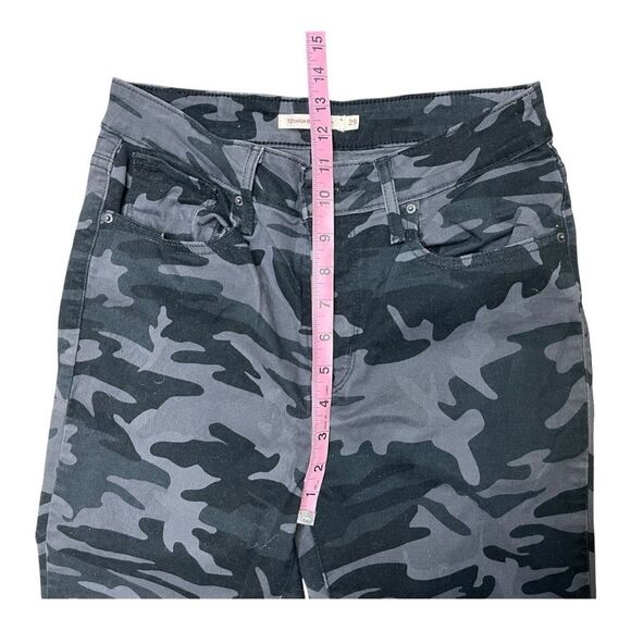 Levi’s 721 Black Camo Jeans High Rise Skinny Ankle Sz 29 Inseam 26 EUC Grunge - Picture 2 of 7